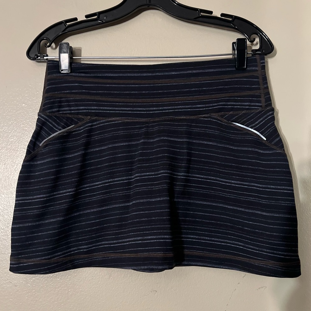 Athleta Navy and Gray Striped Skort